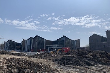 向建黨100年獻禮項目南湖湖濱（嘉絹印象、鴛湖里弄、南湖書院、南堰新景），經(jīng)與工地積極努力配合1000多臺配電箱在100天內(nèi)基本完成交付。